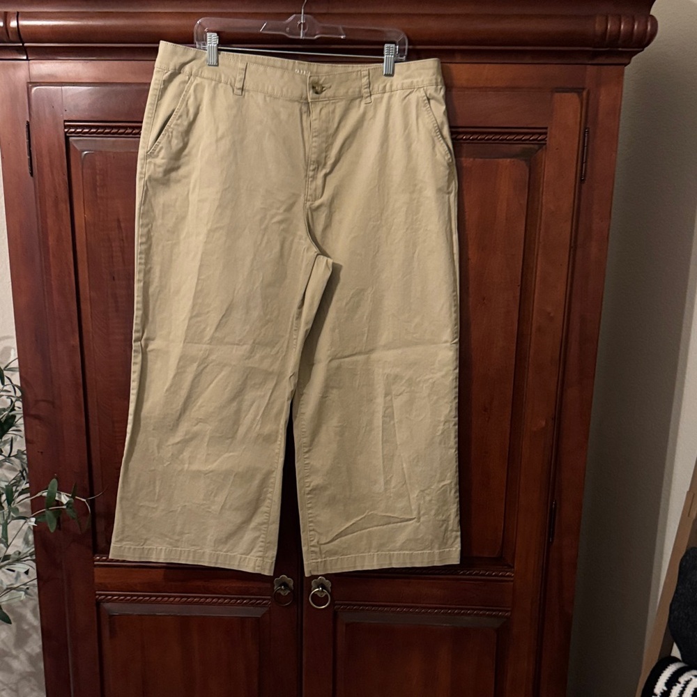 a.n.a Women’s Khaki Wide Leg Cropped Pants Size 18